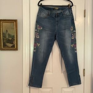 Suzanne Betro Jeans With Embroidery and Leg Zippers Size 16